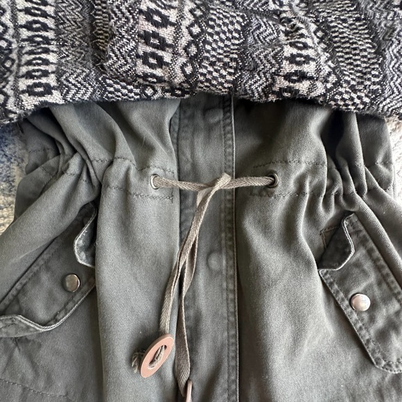 AMERICAN RAG Woman's Aztec Bomber Jacket Khaki Medium - Picture 5 of 7